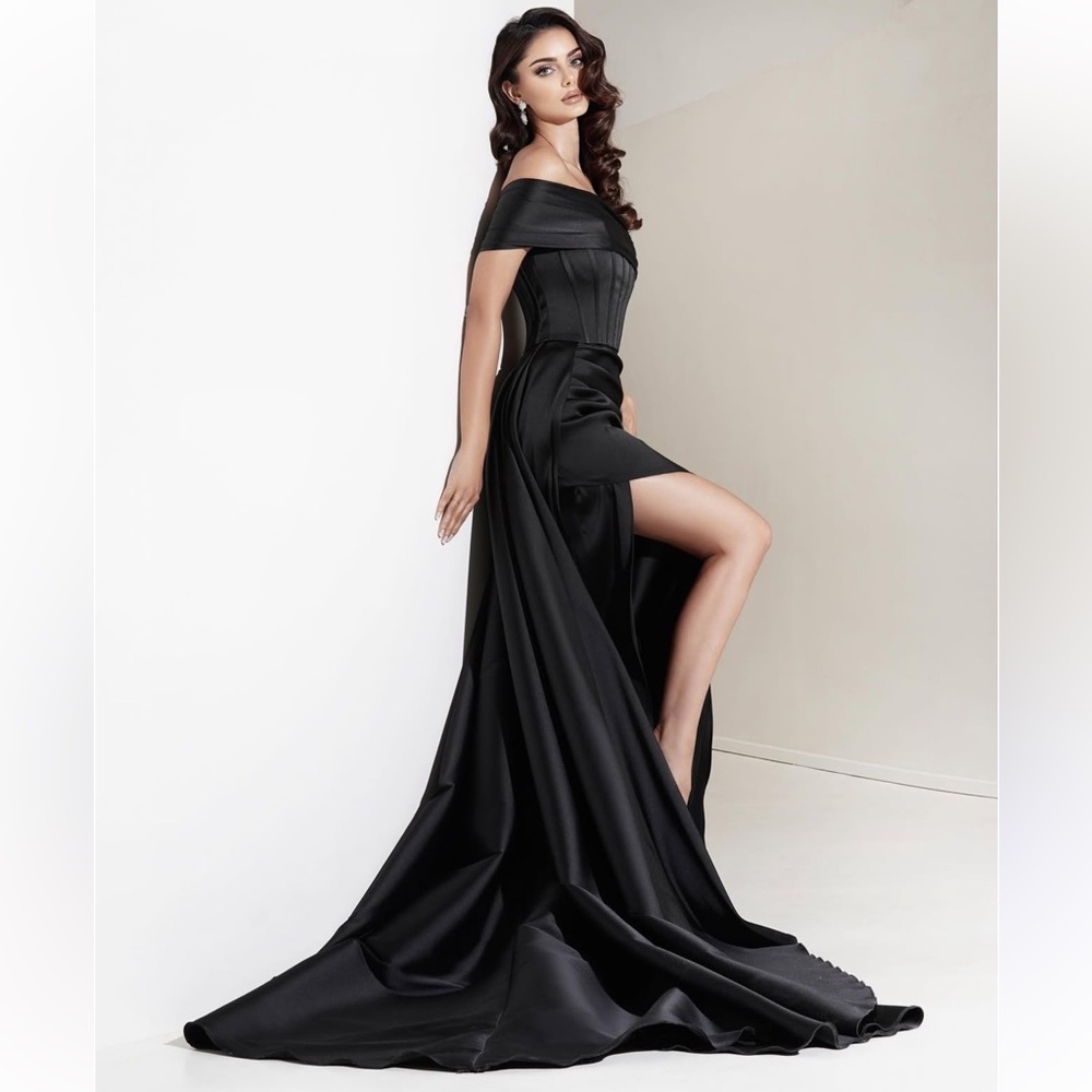 Eman Alajlan Women Off Shoulder Sexy Corset evening party maxi gown
